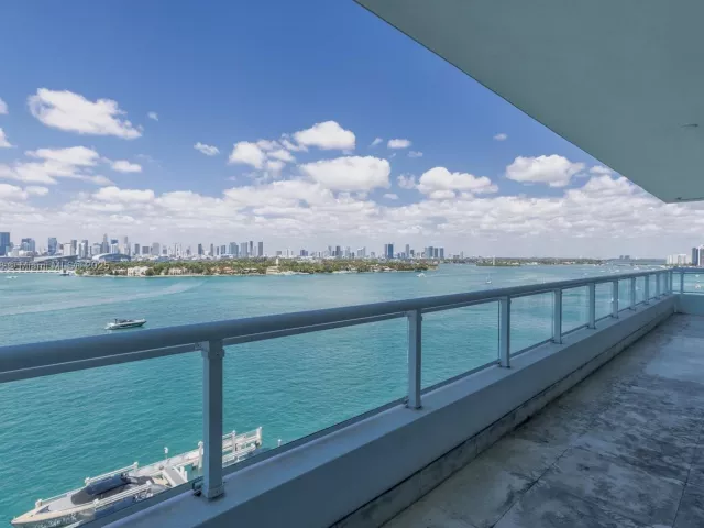 2-bedroom condo for sale in Miami Beach - 520 West Ave 1102 - MondialRealty