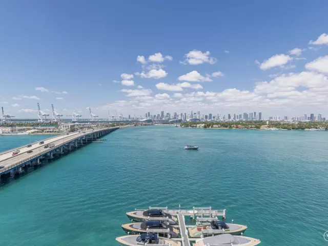 2-bedroom condo for sale in Miami Beach - 520 West Ave 1102 - MondialRealty