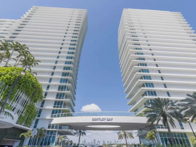 2-bedroom condo for sale in Miami Beach - 520 West Ave 1102 - MondialRealty