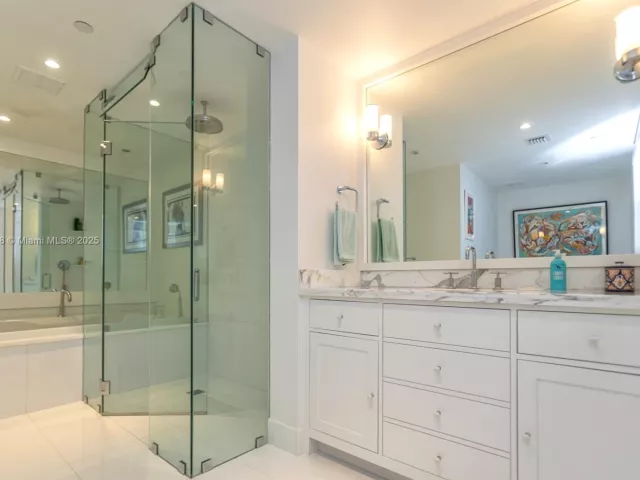 2-bedroom condo for sale in Miami Beach - 520 West Ave 1102 - MondialRealty