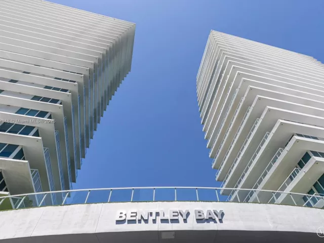 2-bedroom condo for sale in Miami Beach - 520 West Ave 1102 - MondialRealty