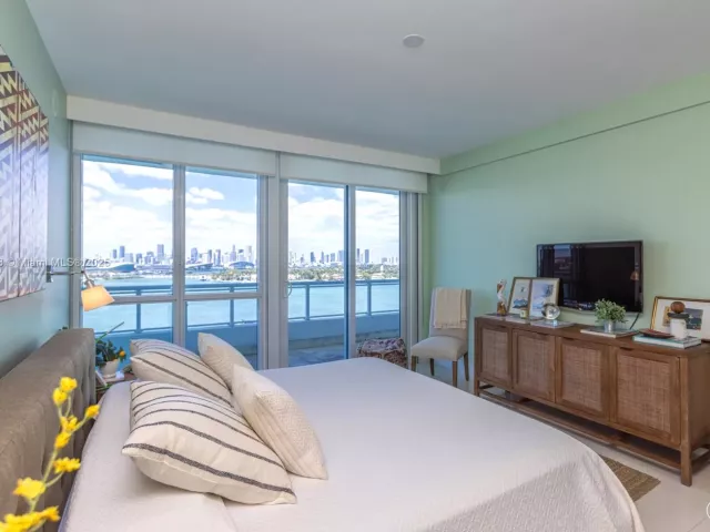 2-bedroom condo for sale in Miami Beach - 520 West Ave 1102 - MondialRealty