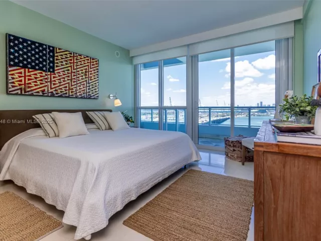 2-bedroom condo for sale in Miami Beach - 520 West Ave 1102 - MondialRealty