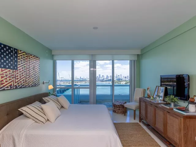 2-bedroom condo for sale in Miami Beach - 520 West Ave 1102 - MondialRealty