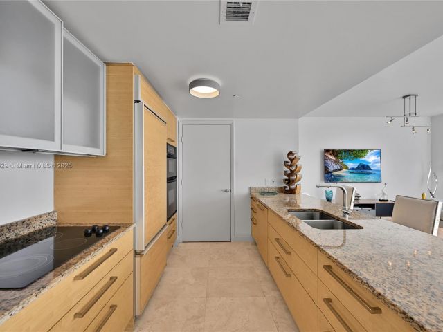 Apartment for sale  Unit #4807 - photo 6780007