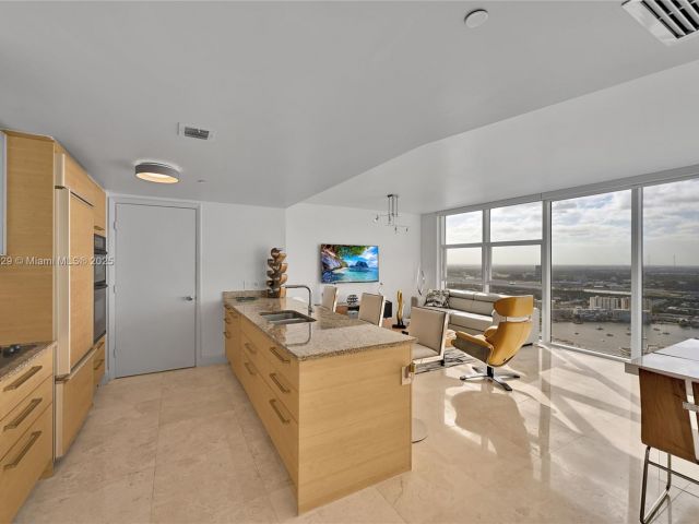 Apartment for sale  Unit #4807 - photo 6780013