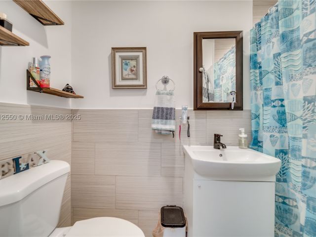 3-bedroom home for sale in Hollywood - 7440 Fillmore St - MondialRealty