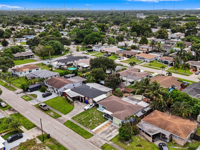 3-bedroom home for sale in Hollywood - 7440 Fillmore St - MondialRealty