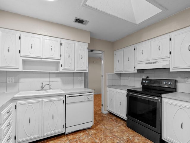 Home for sale at 2031 Pinehurst Drive - photo 6808409