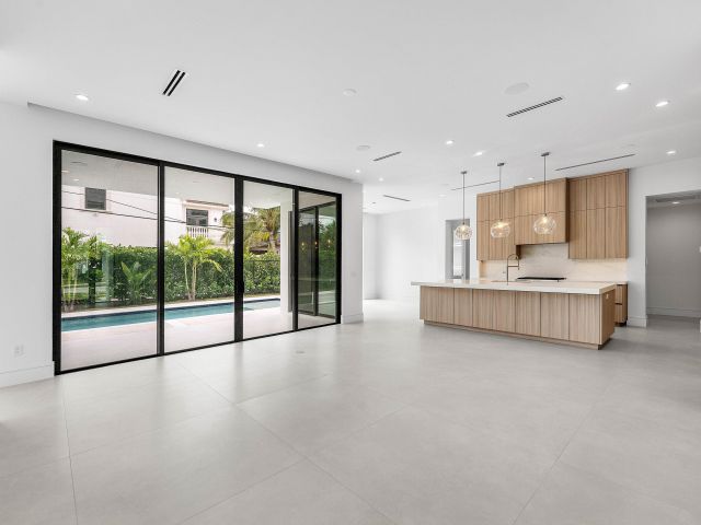 Home for sale at 498 NE 6th Street - photo 6775273