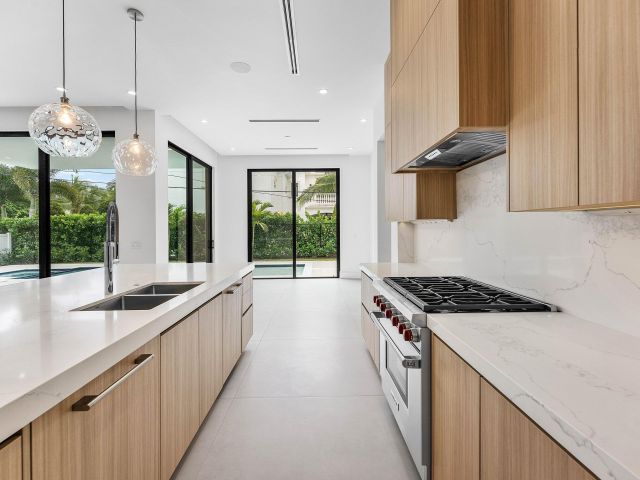 Home for sale at 498 NE 6th Street - photo 6775277