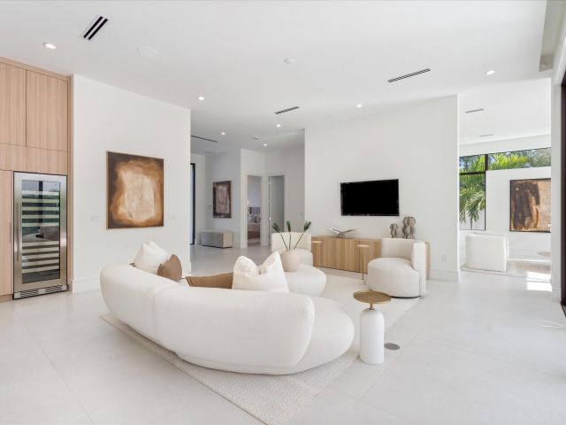 Home for sale at 498 NE 6th Street - photo 6862882