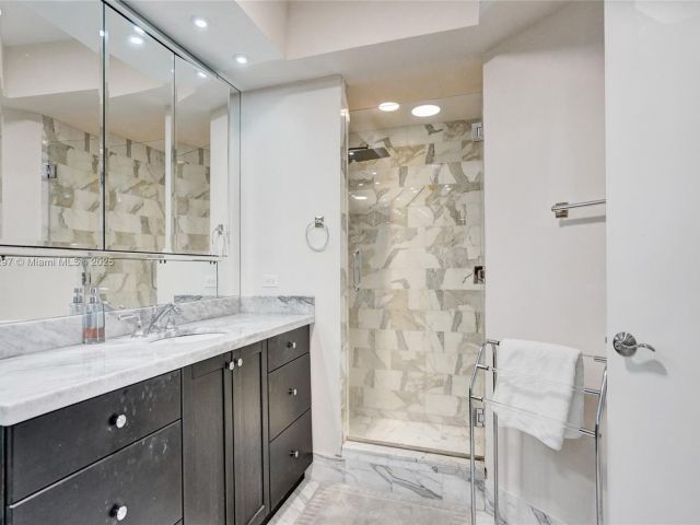 2-bedroom condo for sale in Aventura - 20281 E Country Club Dr 511 - MondialRealty