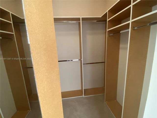 2-bedroom condo for sale in Aventura - 20281 E Country Club Dr 511 - MondialRealty