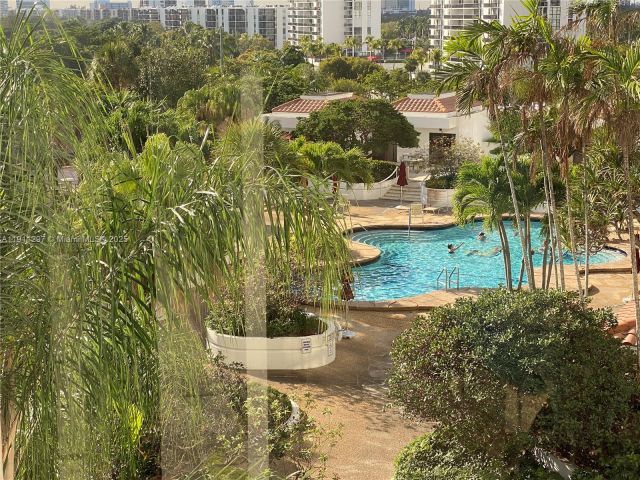 2-bedroom condo for sale in Aventura - 20281 E Country Club Dr 511 - MondialRealty
