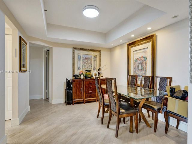 2-bedroom condo for sale in Aventura - 20281 E Country Club Dr 511 - MondialRealty