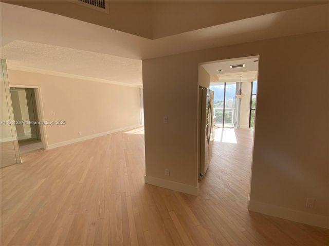 2-bedroom condo for sale in Aventura - 20281 E Country Club Dr 511 - MondialRealty