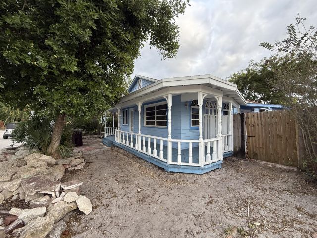 Home for rent at 714 W Lakewood Road A - photo 6791730