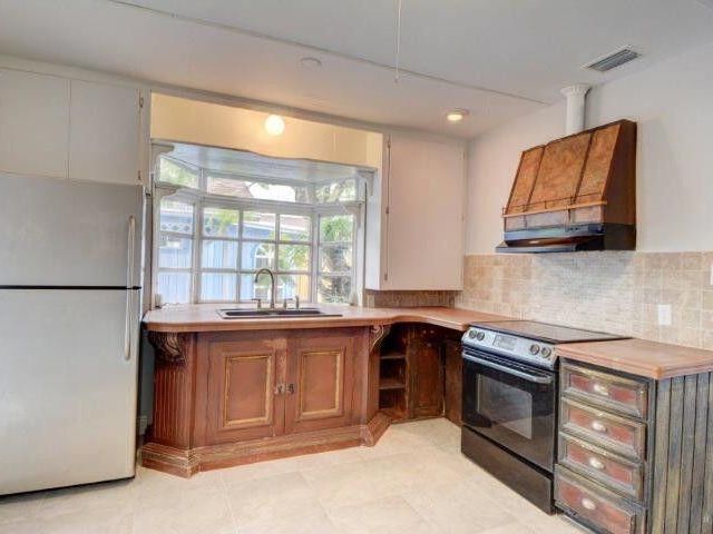 Home for rent at 714 W Lakewood Road A - photo 6791736