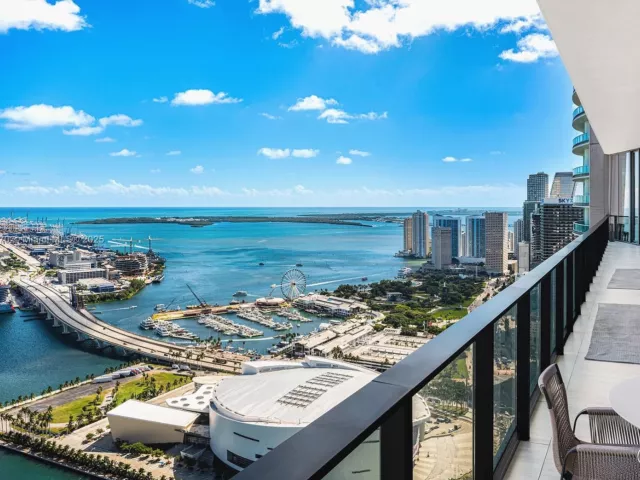 6-bedroom condo for sale in Miami - 1000 Biscayne Blvd 5101 - MondialRealty