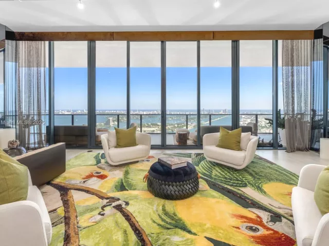 6-bedroom condo for sale in Miami - 1000 Biscayne Blvd 5101 - MondialRealty