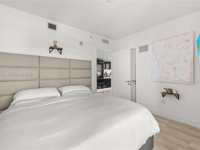 Apartment for sale  Unit #1706 - photo 6780808