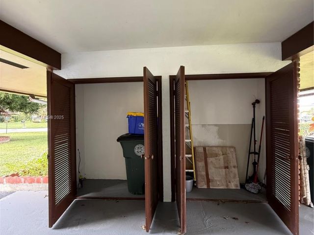 2-bedroom home for rent in Boca Raton - 300 NW 42nd St 0 - MondialRealty