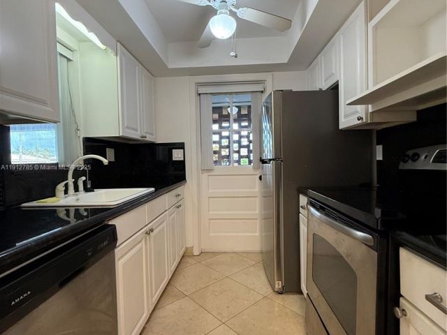 2-bedroom home for rent in Boca Raton - 300 NW 42nd St 0 - MondialRealty