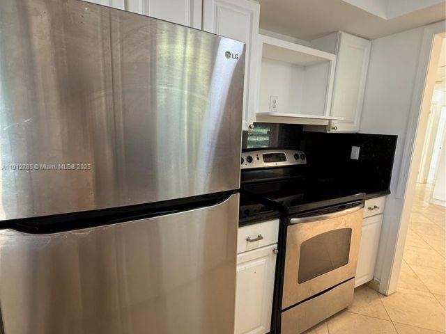 2-bedroom home for rent in Boca Raton - 300 NW 42nd St 0 - MondialRealty