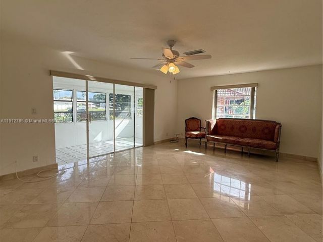 2-bedroom home for rent in Boca Raton - 300 NW 42nd St 0 - MondialRealty