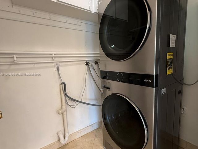 2-bedroom home for rent in Boca Raton - 300 NW 42nd St 0 - MondialRealty