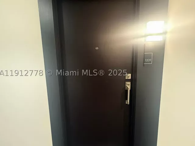 1-bedroom condo for rent in Sunny Isles Beach - 19380 Collins Ave 1209 - MondialRealty