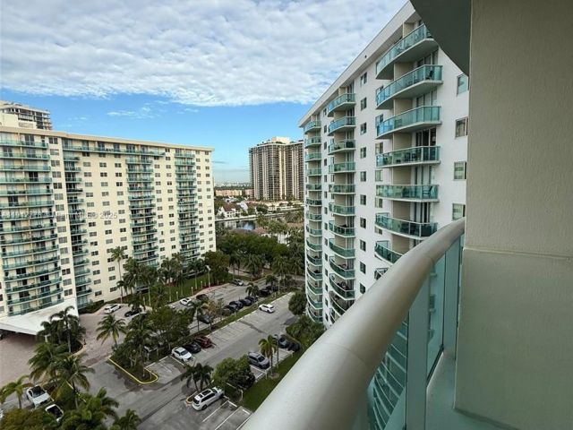 1-bedroom condo for rent in Sunny Isles Beach - 19380 Collins Ave 1209 - MondialRealty