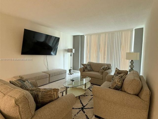 1-bedroom condo for rent in Sunny Isles Beach - 19380 Collins Ave 1209 - MondialRealty