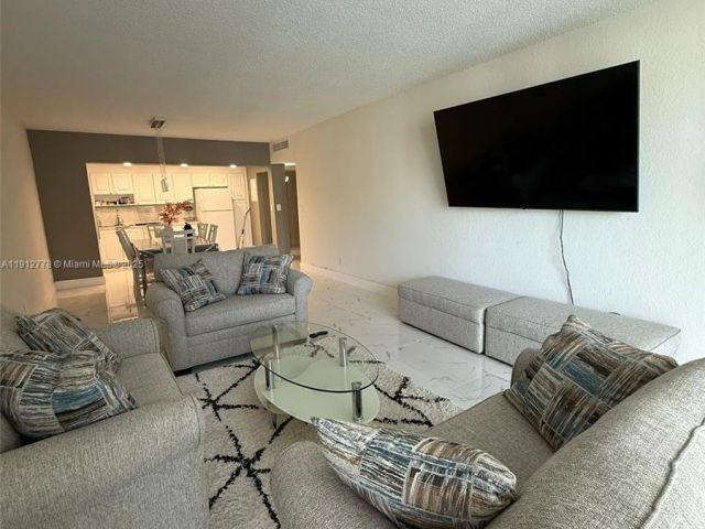 1-bedroom condo for rent in Sunny Isles Beach - 19380 Collins Ave 1209 - MondialRealty