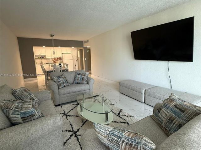 1-bedroom condo for rent in Sunny Isles Beach - 19380 Collins Ave 1209 - MondialRealty