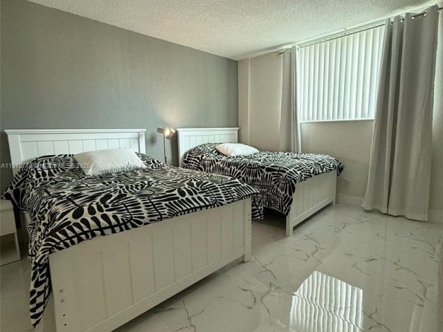 1-bedroom condo for rent in Sunny Isles Beach - 19380 Collins Ave 1209 - MondialRealty