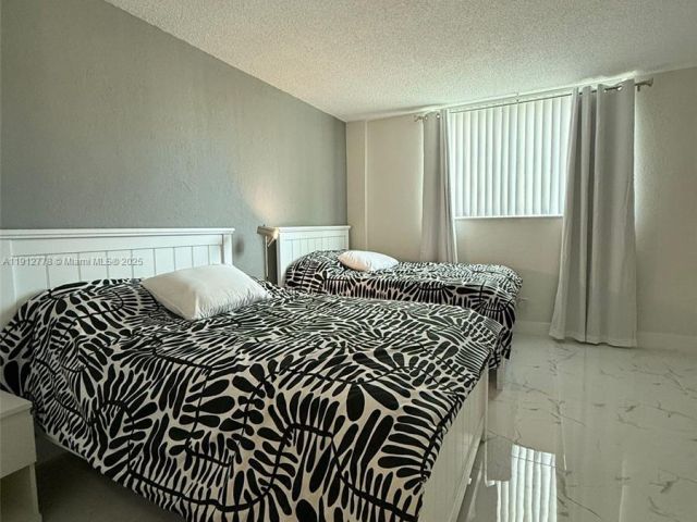 1-bedroom condo for rent in Sunny Isles Beach - 19380 Collins Ave 1209 - MondialRealty