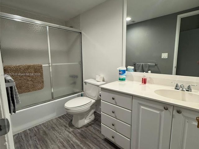 1-bedroom condo for rent in Sunny Isles Beach - 19380 Collins Ave 1209 - MondialRealty