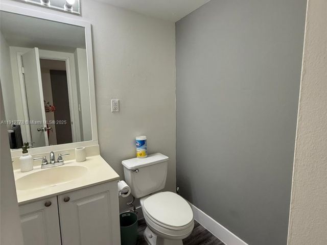 1-bedroom condo for rent in Sunny Isles Beach - 19380 Collins Ave 1209 - MondialRealty