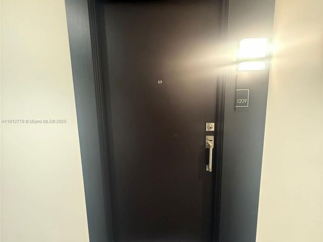 1-bedroom condo for rent in Sunny Isles Beach - 19380 Collins Ave 1209 - MondialRealty