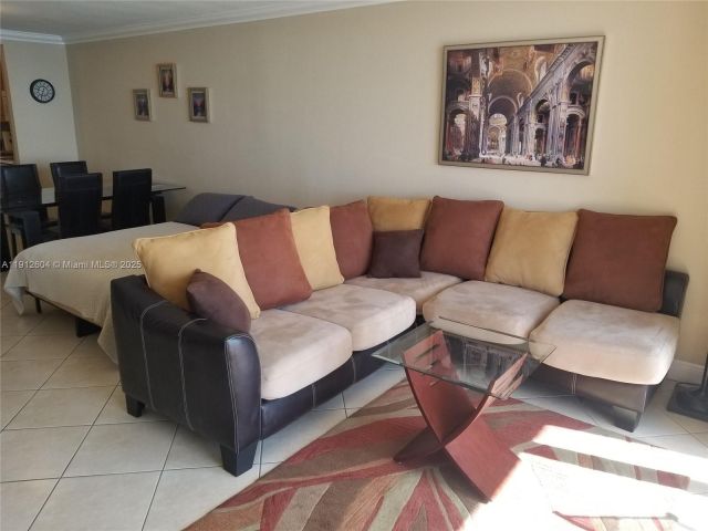 1-bedroom condo for rent in Hollywood - 2101 S Ocean Dr 1702 - MondialRealty