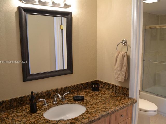 1-bedroom condo for rent in Hollywood - 2101 S Ocean Dr 1702 - MondialRealty