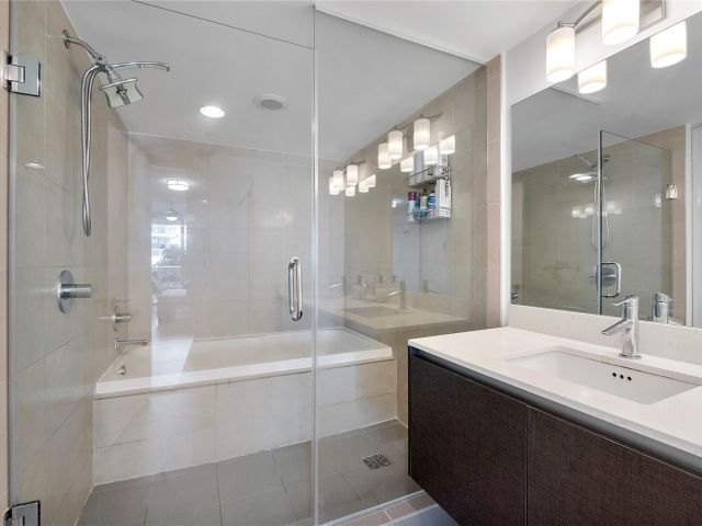 2-bedroom condo for sale in Miami Beach - 6620 Indian Creek Drive 315 - MondialRealty