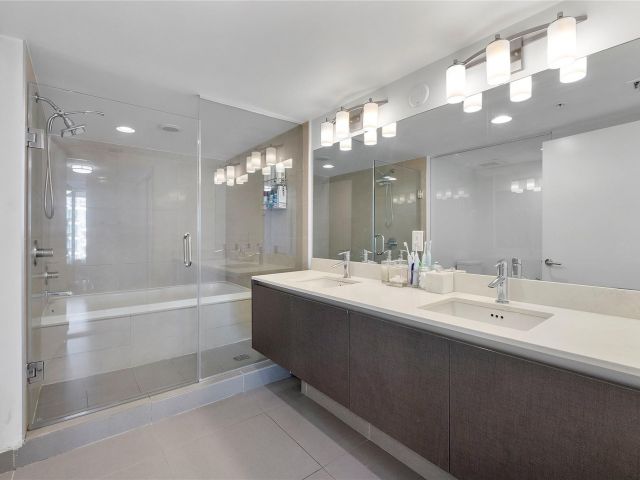 2-bedroom condo for sale in Miami Beach - 6620 Indian Creek Drive 315 - MondialRealty