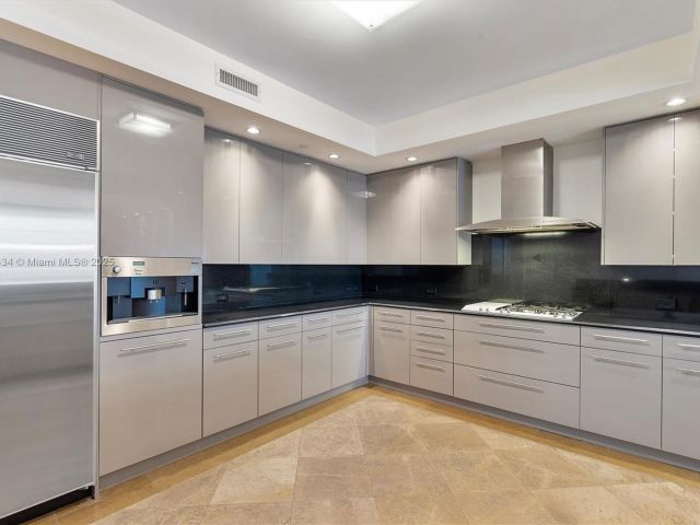 Apartment for sale  Unit #1007 - photo 6821761