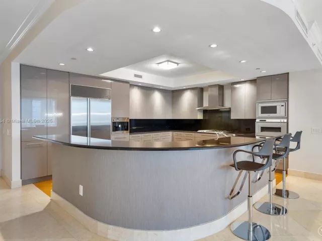 3-bedroom condo for sale in Aventura - 6000 Island Blvd 1007 - MondialRealty