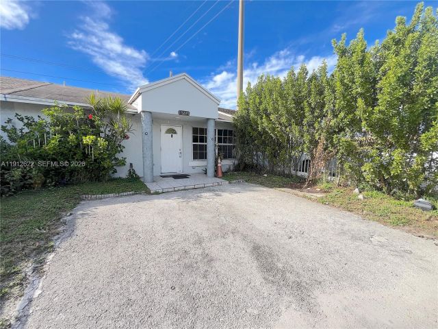 3-bedroom home for rent in Miami Gardens - 18240 NW 41st Pl 2 - MondialRealty