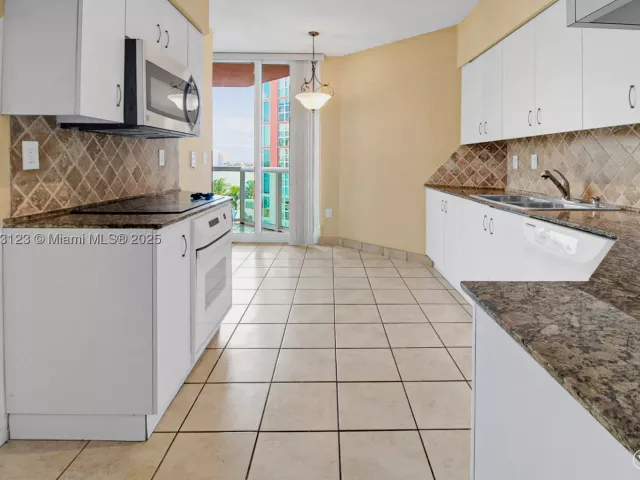 2-bedroom condo for sale in Aventura - 3370 Hidden Bay Dr 804 - MondialRealty
