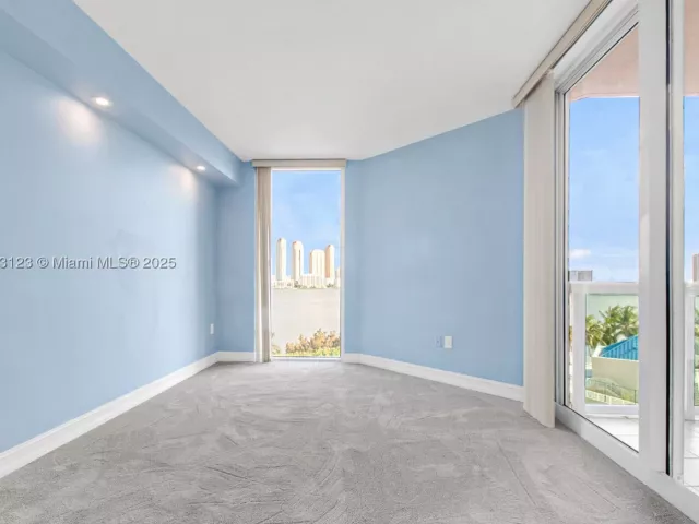 2-bedroom condo for sale in Aventura - 3370 Hidden Bay Dr 804 - MondialRealty
